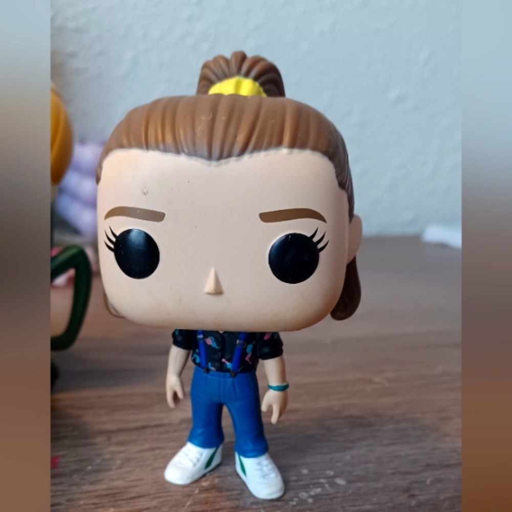 Eleven from stranger things funko pop NO BOX